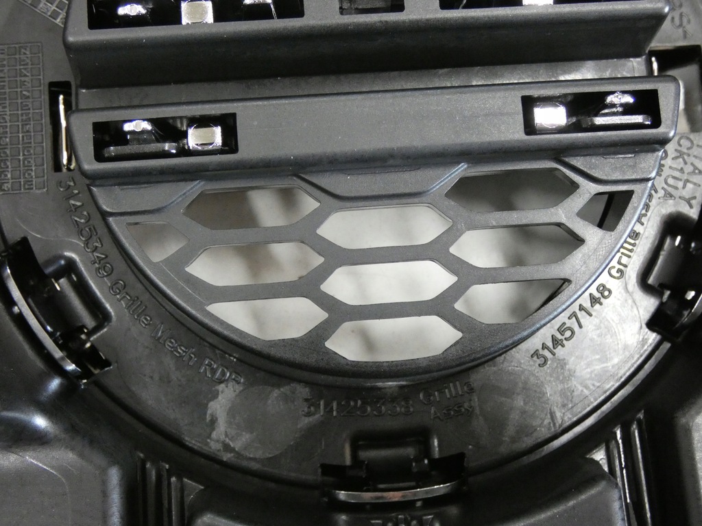 фото №8, Решётка радиатора, решётка радиатора volvo v-40 cross country lift радар