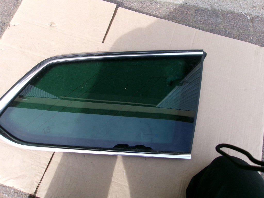 Купити Скло кузовна vw passat b8 задній права oryg