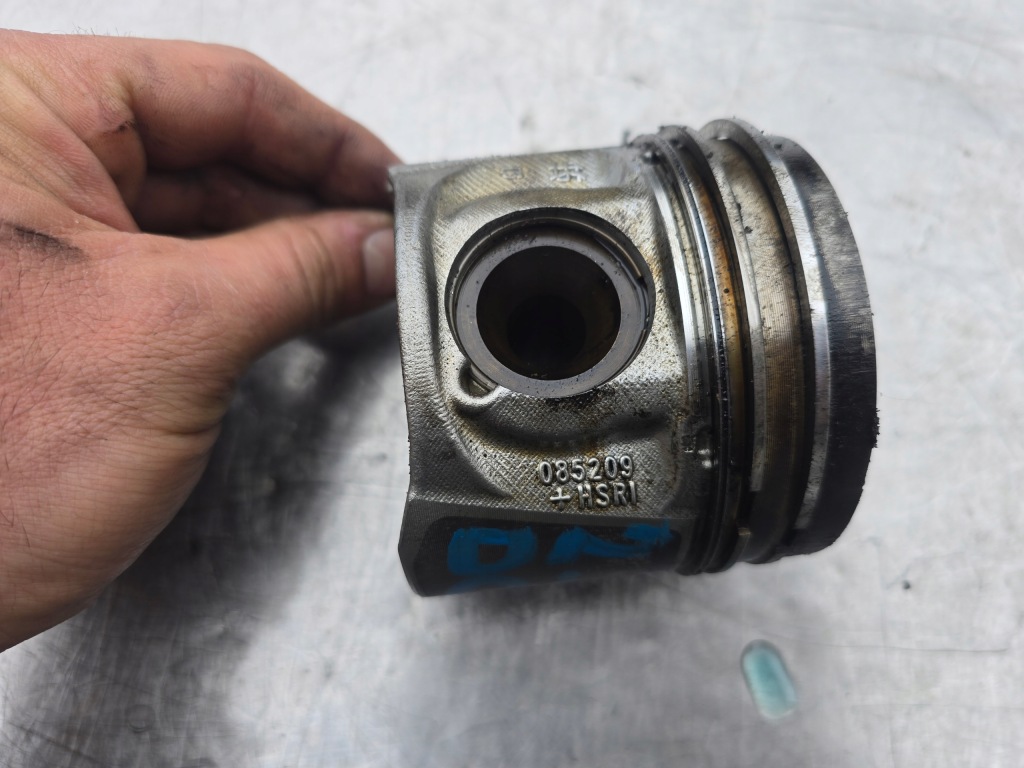 Купити Opel movano c renault master iii 2.3 dci g9t поршень 085209