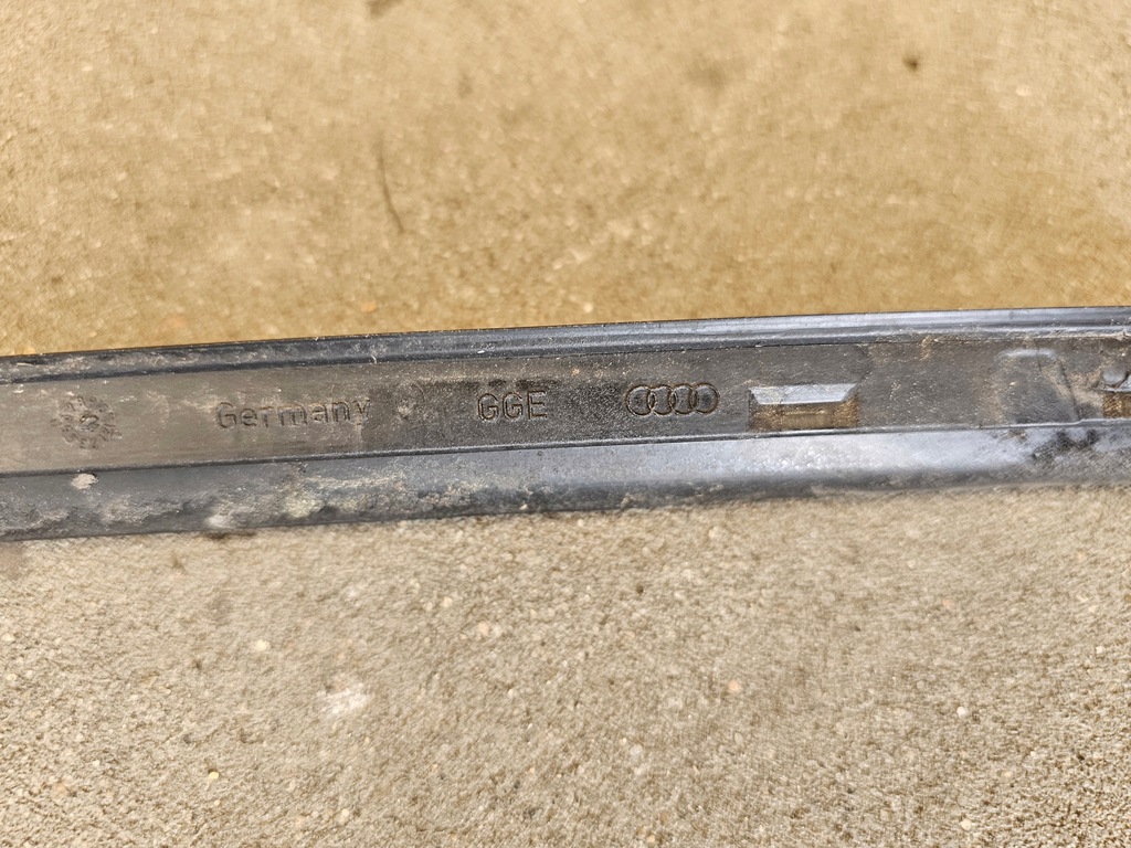 фото №5, Audi a5 8t молдинг ущільнювач скло лобове права 8t0854328a