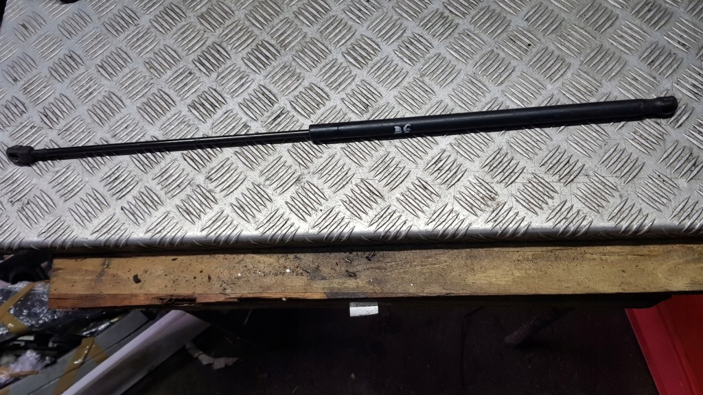 фото №2, Audi a4 b6 привід капот