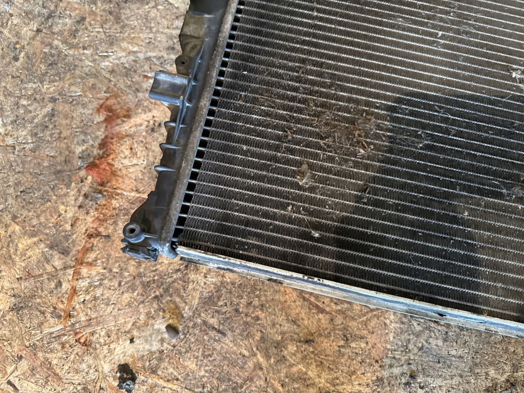 Alfa romeo 159 2007 с передний радиатор в Украине