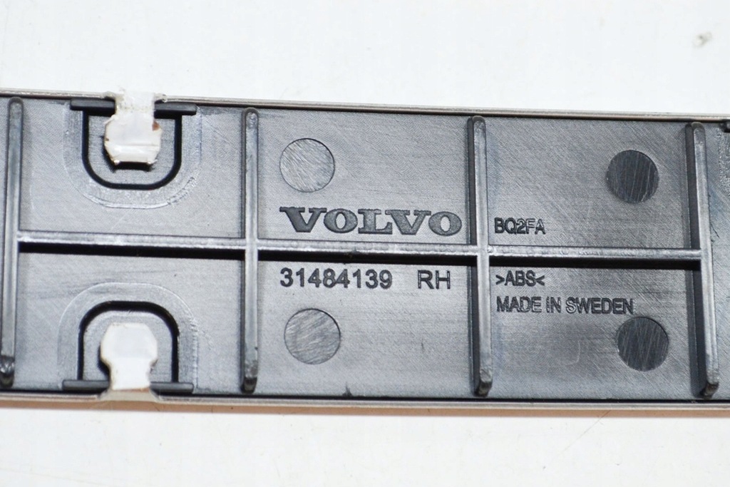 фото №7, Volvo xc40 b4 задня молдинг замка багажника права захист ремінь 31484139 2.0h