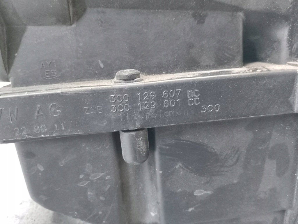 фото №6, Корпус фильтра воздуха vw passat b7 3c0129607bc 3c0129601cc 2.0 tdi