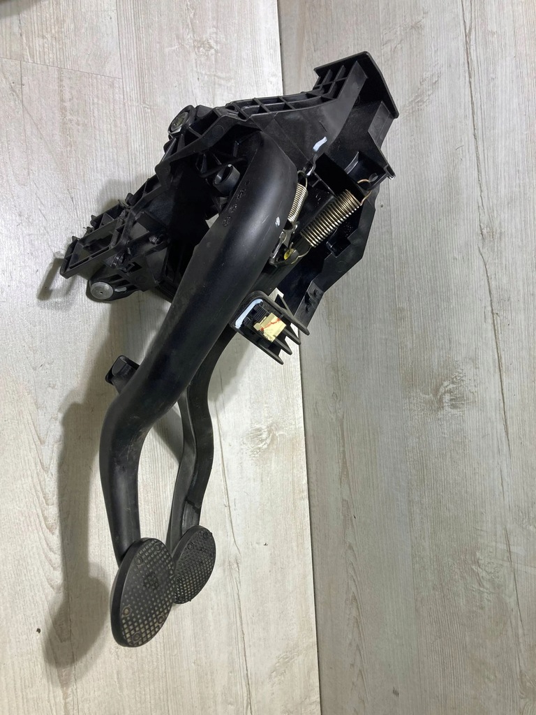 фото №1, Mini one - cooper f56 f55 2016 педалі