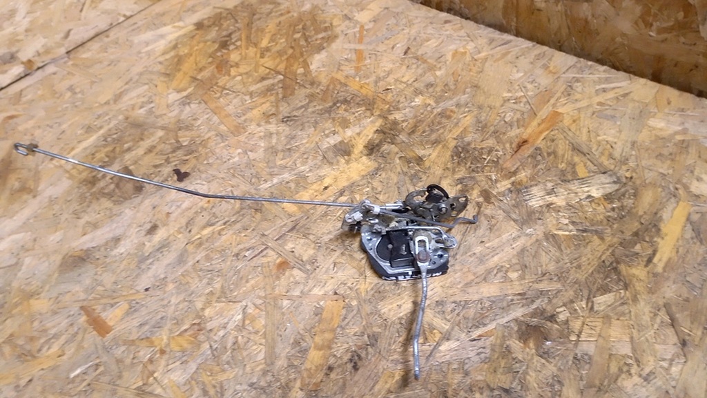 фото №3, Monterey trooper 3,2 v6 98 r замок дверь pt