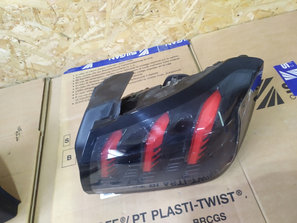 фото №4, Лампа задняя правая peugeot 208 ii