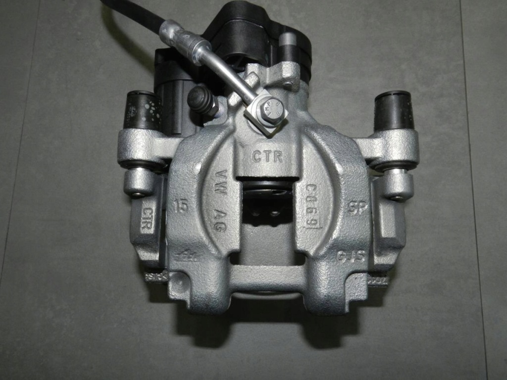 фото №1, Vw arteon 2.0 tdi суппорт правый задняя 3q0615406am