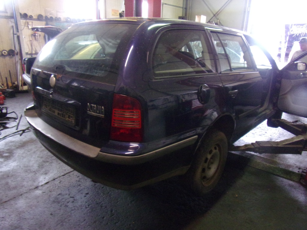 фото №4, Skoda octavia бардачок 12320051 ---