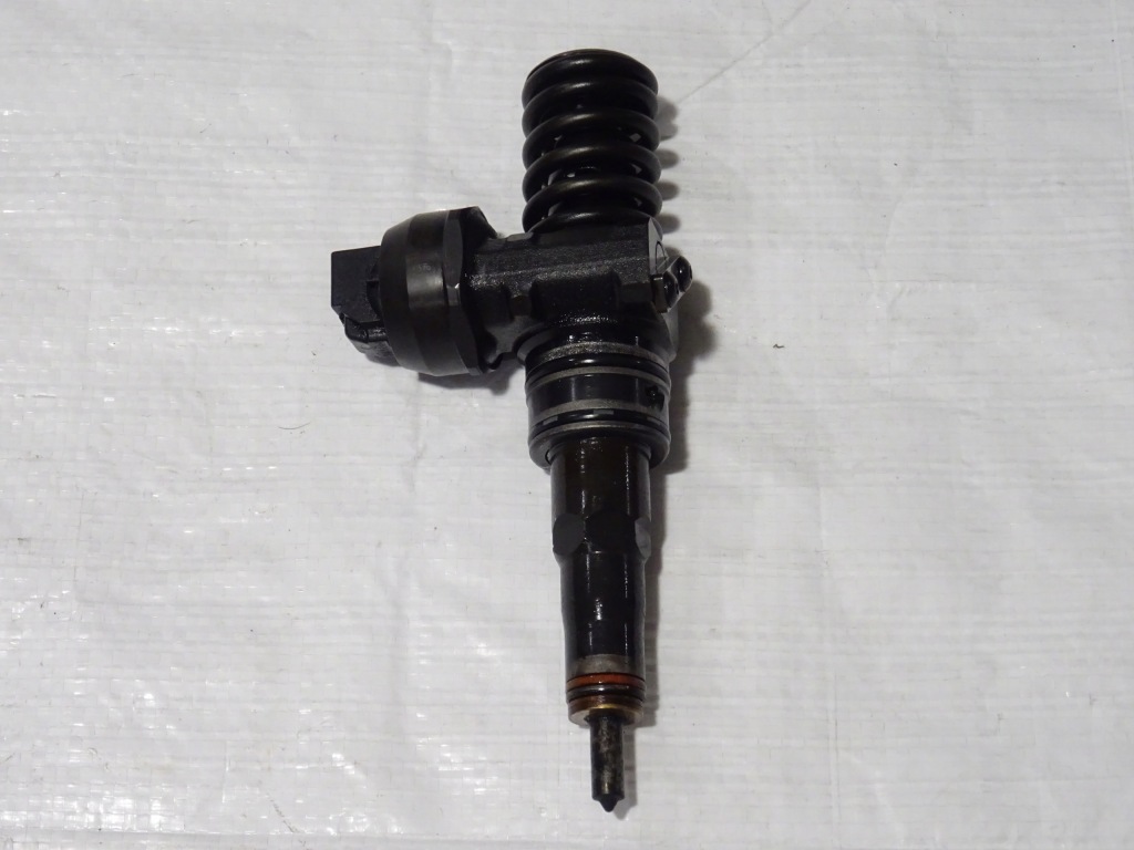 фото №1, Насос-форсунка vw golf v 5 + plus 5m0 1.9 tdi 105 bkc