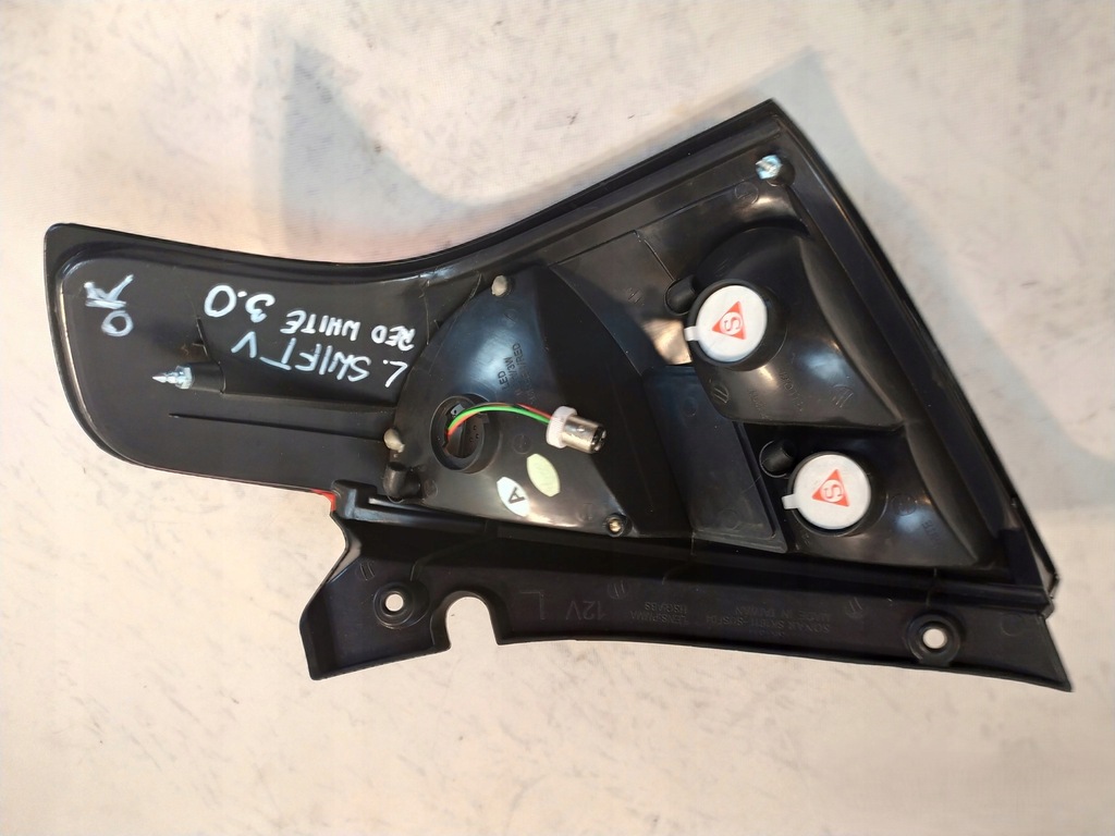 фото №12, Лампа левый правый задняя suzuki swift v red white