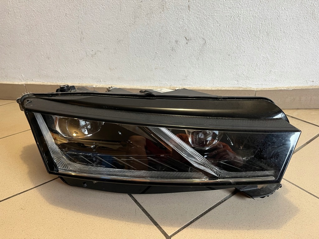 фото №1, Skoda оригинальный номер 5e4941016a лампа