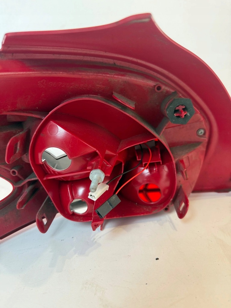 фото №9, Стекло фары лампа задняя задняя правая peugeot 208