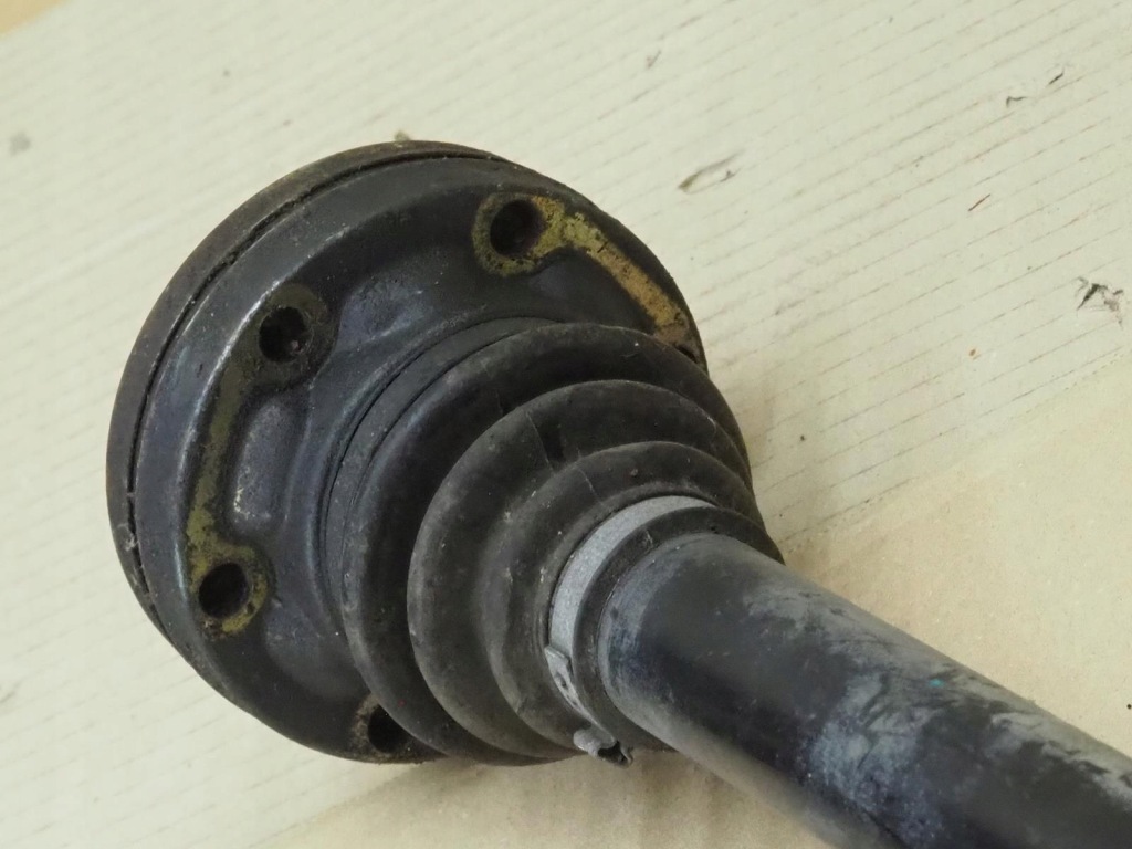 Привідний вал задня права porsche boxster s 987 98733202424 в Україні