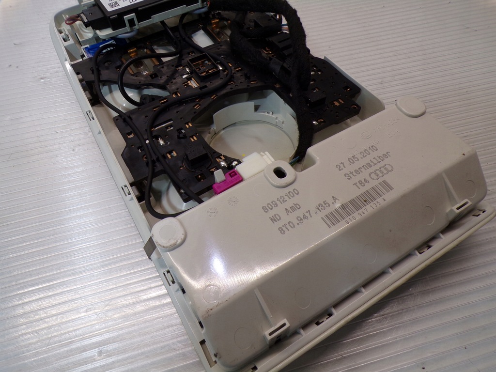 фото №7, Лампа потолочный освещение салона audi a4 b8 a5 8t 8k0951177