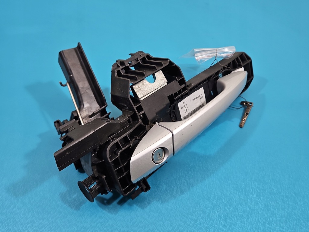 фото №1, Ручка перед ліва зовнішня mercedes w176 a2047601700 761u жало