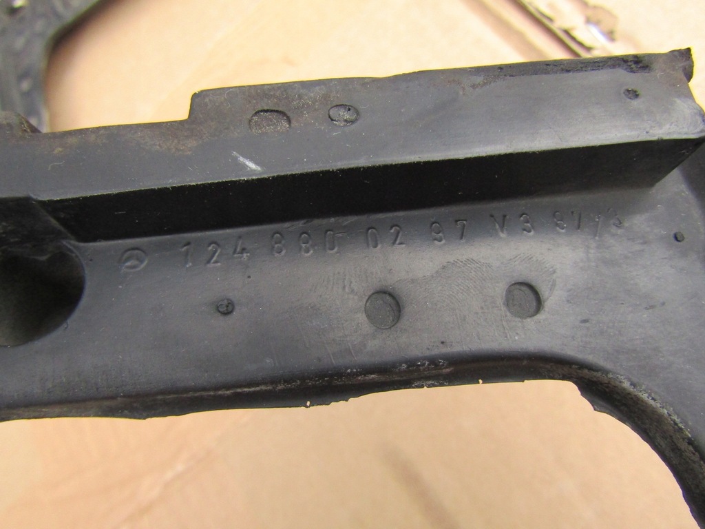 фото №15, 3 mercedes w124 прокладка капот 85-93 kpl l+p