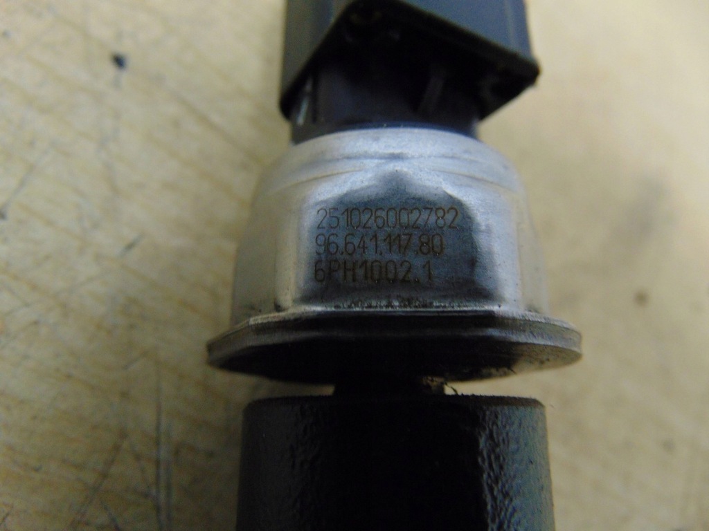 фото №6, Молдинг впрыскная датчик citroen c4 ii b7 1.6 hdi