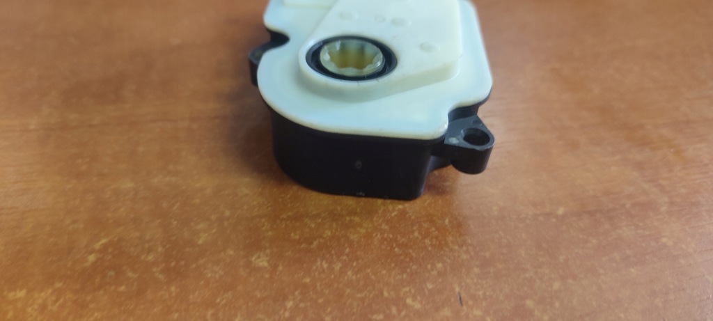 Моторчик жалюзи воздуха радиатора 95b965501 a / aa / b / f / h / s в Украине