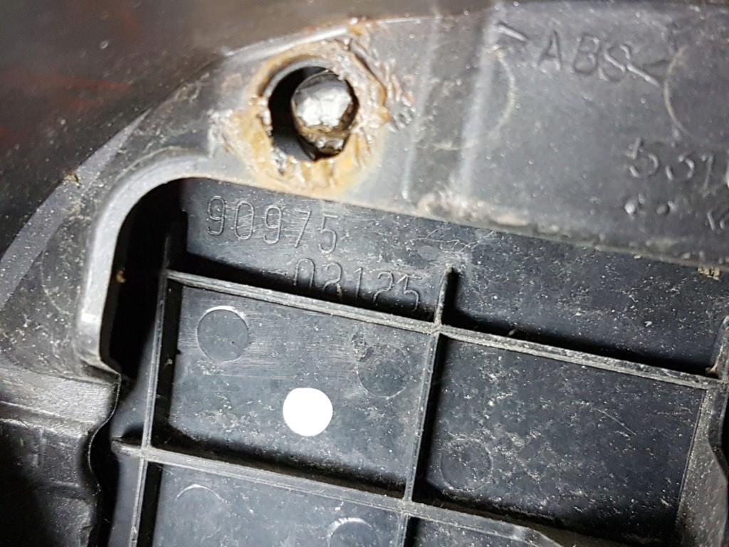 Купити Lexus rx 12-15 решітка радіатора емблема гібрид бампер