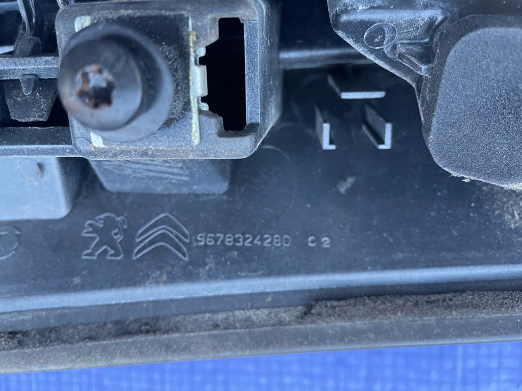 фото №4, Peugeot 2008 спойлер накладка задний крышки kcl