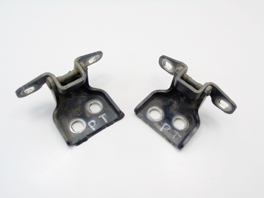 фото №1, Петлі двері правий задня dacia sandero i stepway