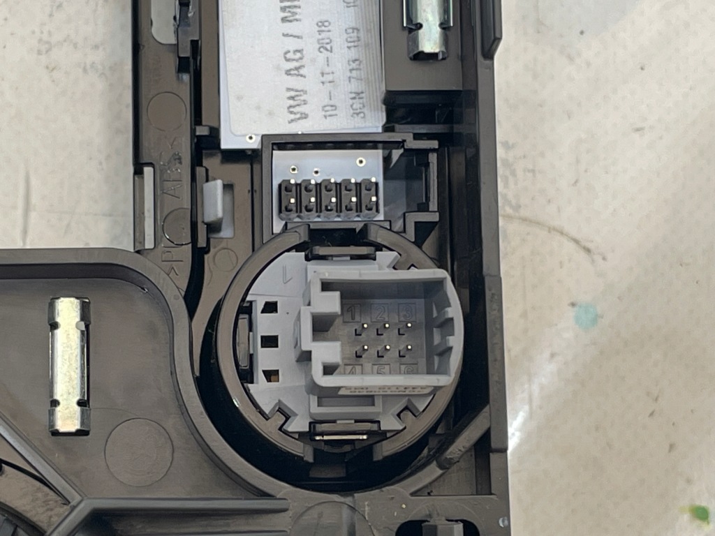 Vw atlas 18-24 панель тунель середнього америка Ціна