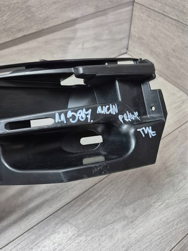 фото №6, 11387. macan напрямна бампер правий задня 95b807484a