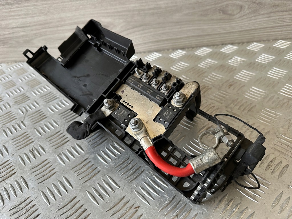 Chevrolet equinox 3 америка 18-22 коробка корпус предохранителей 84237808 Цена