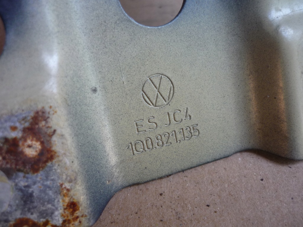 фото №7, Кронштейн крыла левый перед vw eos 1q0821135