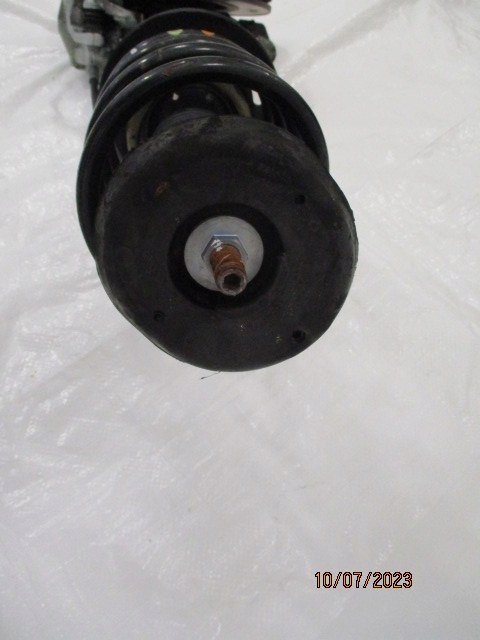 фото №12, Peugeot 2008 1.6 амортизационная стойка поворотный кулак амортизатор правый