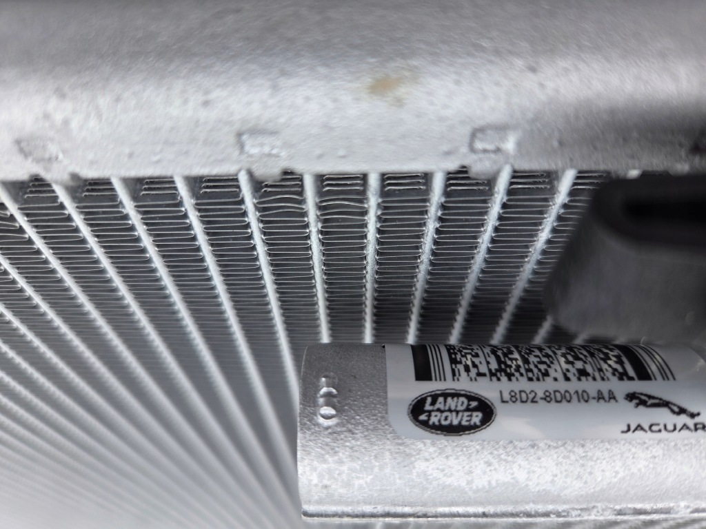 Новый оригинальный комплект радиатор jaguar e-pace рестайлинг  1.5 p270e 300e гибрид с Разборки