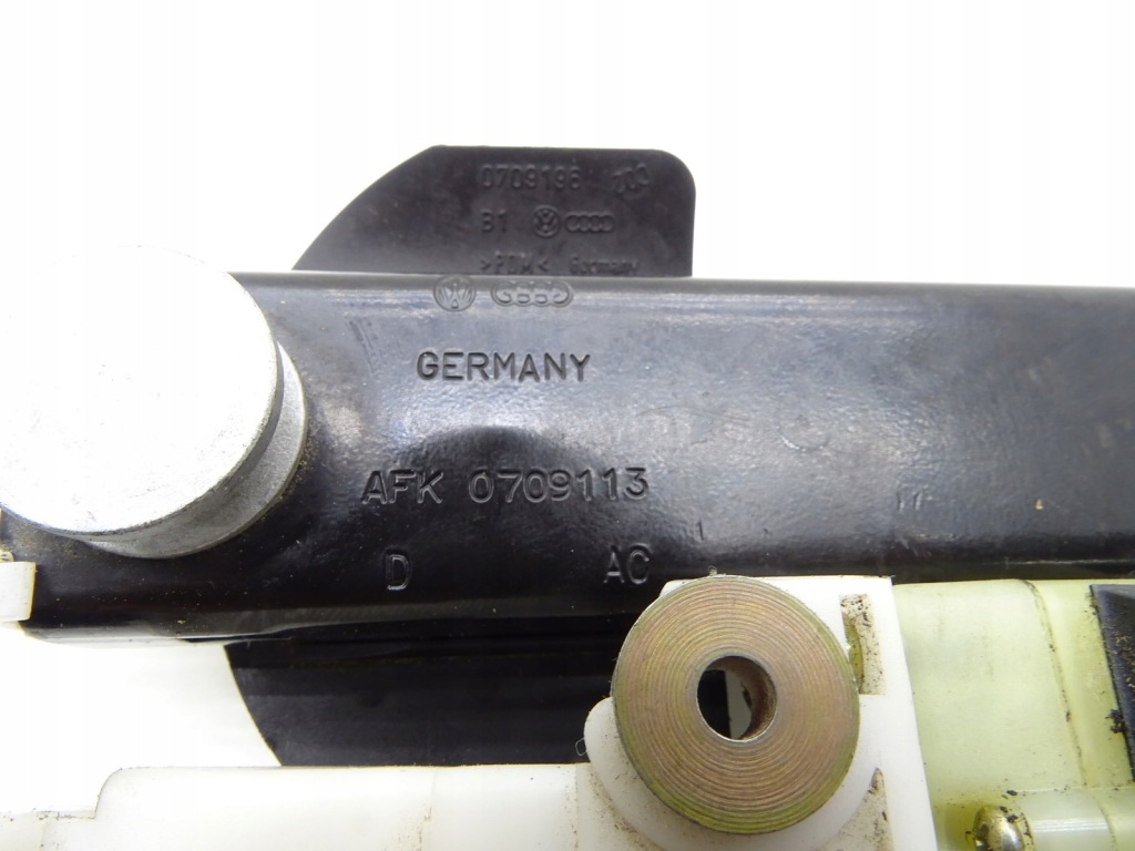 фото №9, Регулювання висоти поперечина audi a8 d2 4d0857833