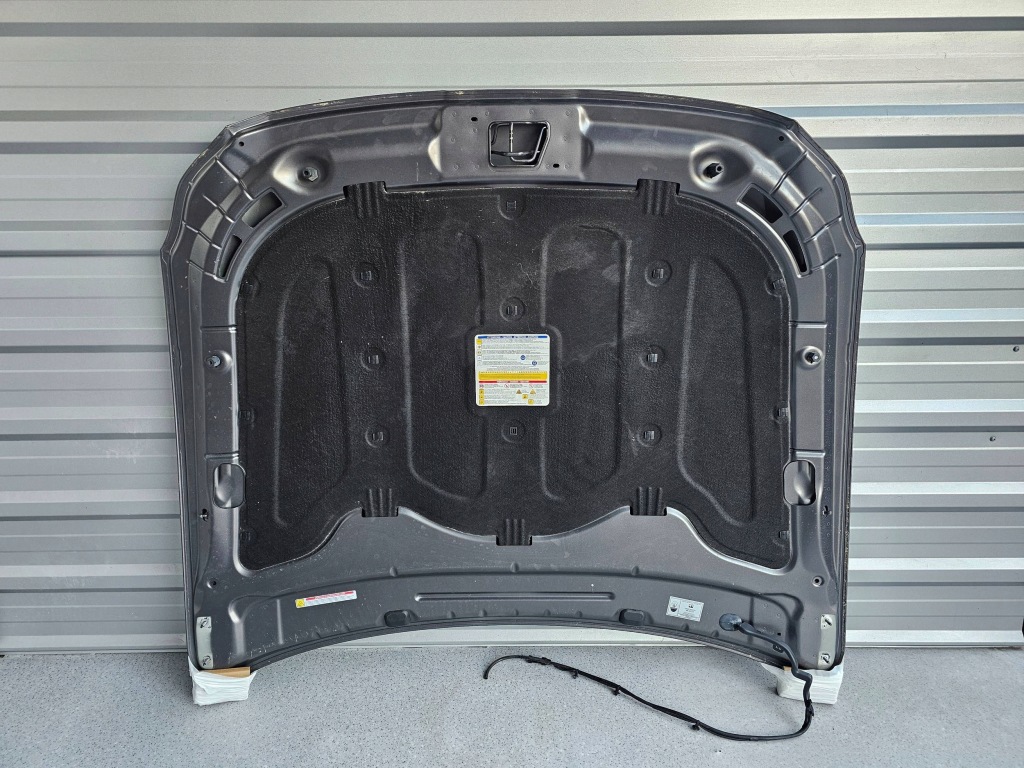 Maserati quattroporte vi капот комплектна ідеальна 571/a в Україні