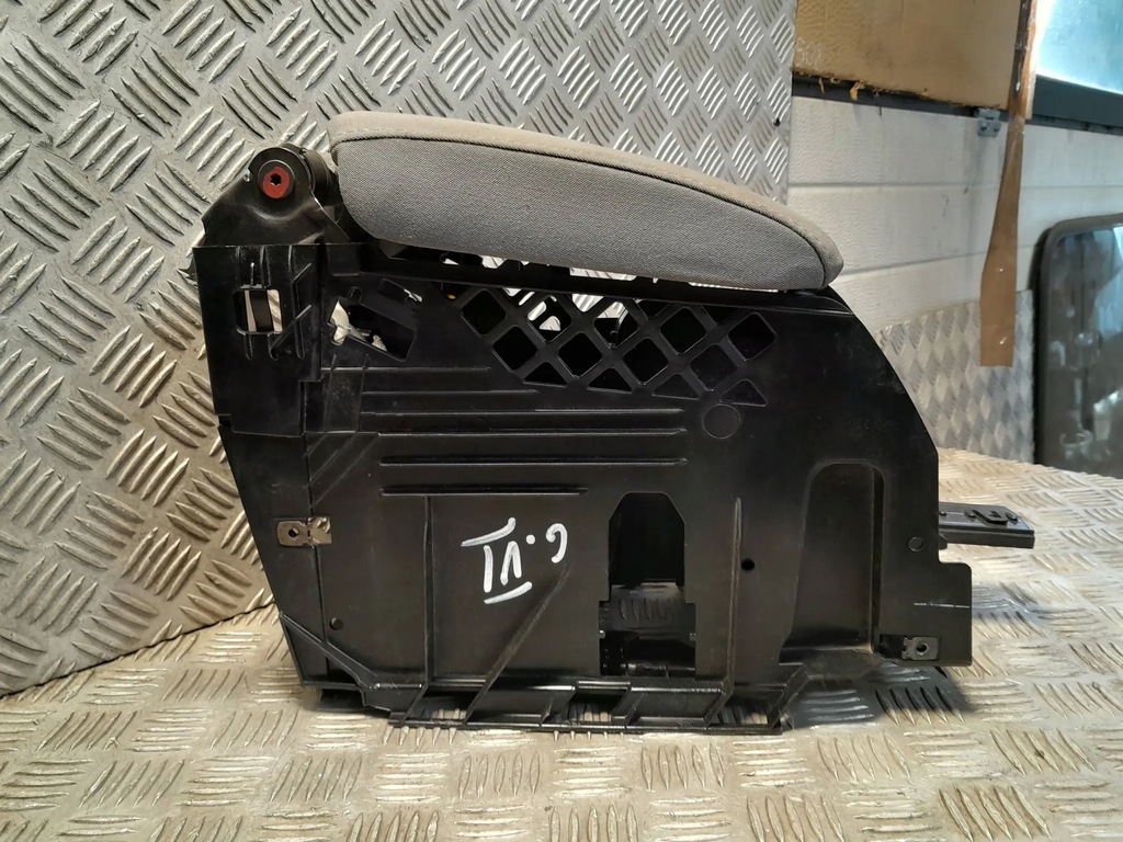 фото №6, Vw golf v подлокотник бардачок 1k5864251b