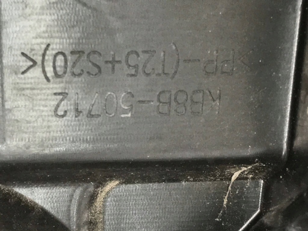 Mazda cx-5 2018 накладка / решётка радиатора / решётка  верхний радиатора kb8b-50712 в Украине