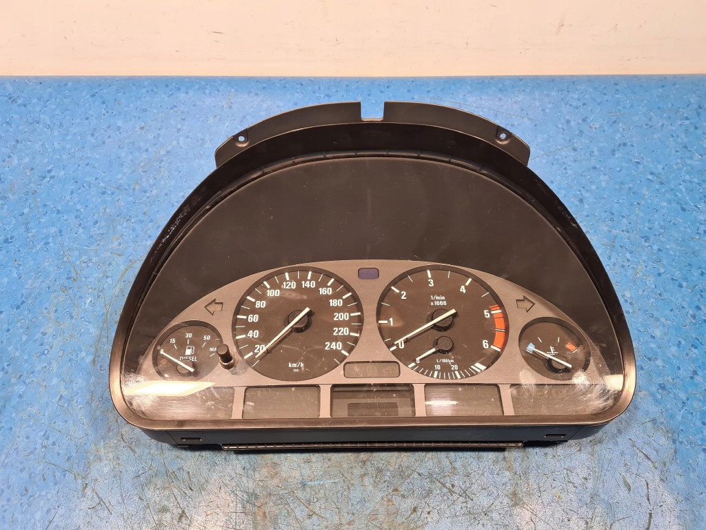 Купити Bmw 5 e39 2.5 tds лічильник 8372361