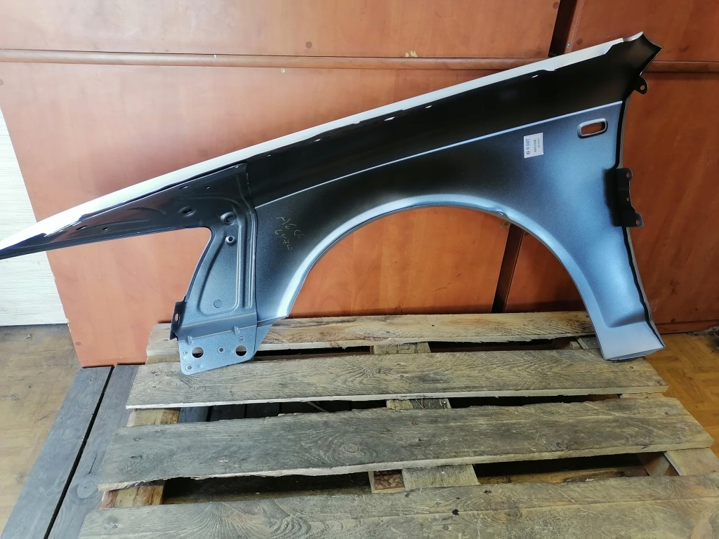 Крыло правая  перед audi a6 c6 przedlift ly7w Цена