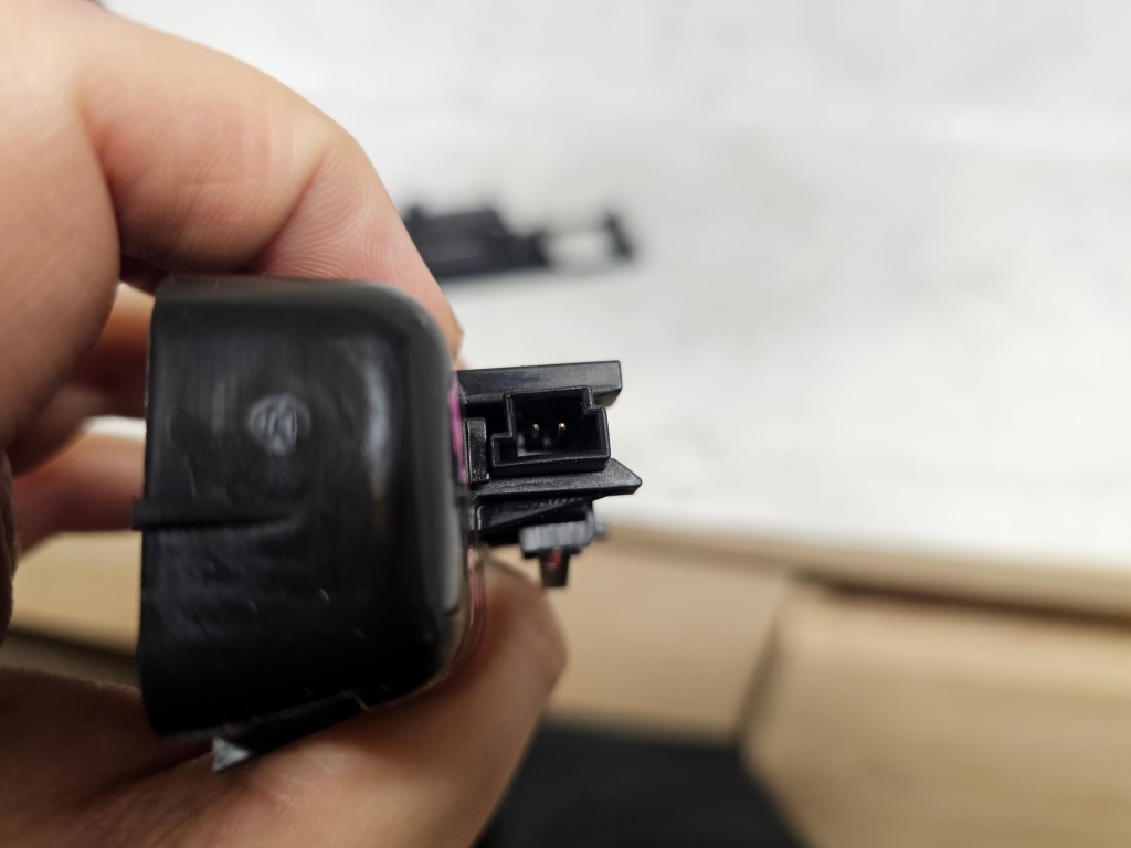 Bmw seria 5 f11 микровыключатель кнопка открывания крышки 7240830 Цена