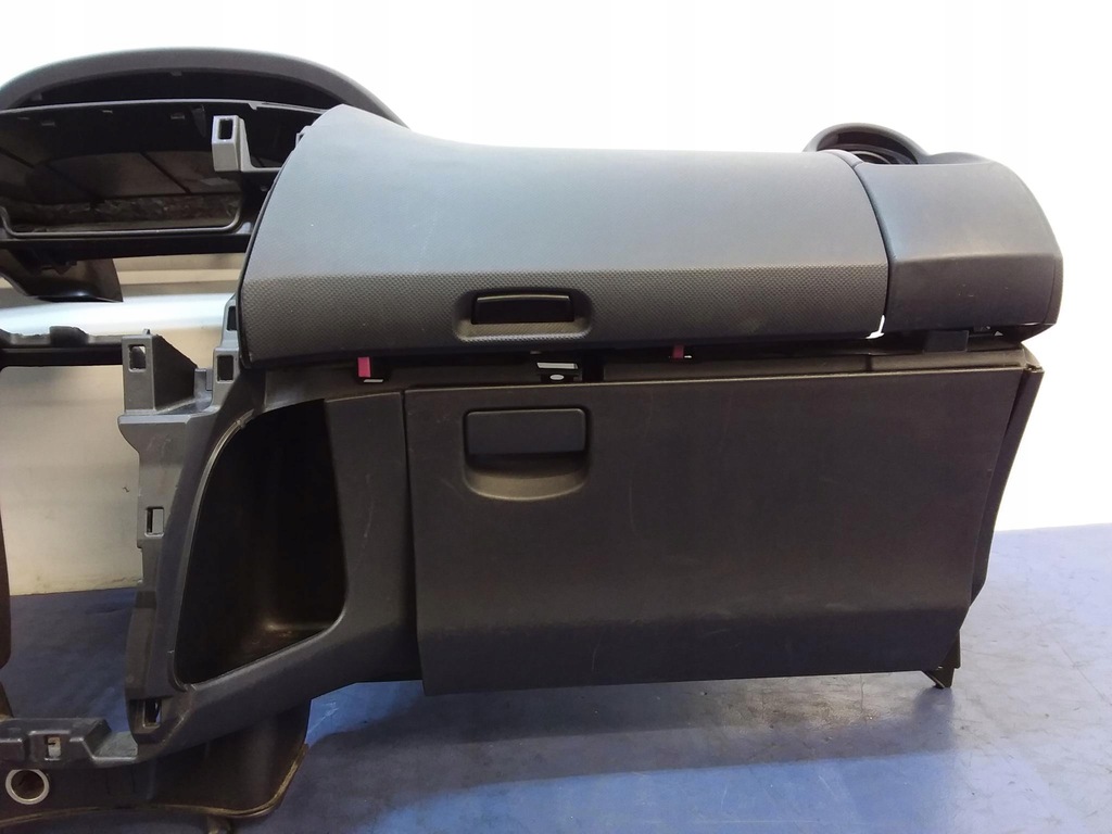 фото №6, Toyota yaris ii приборная панель консоль подушки безопасности ремни