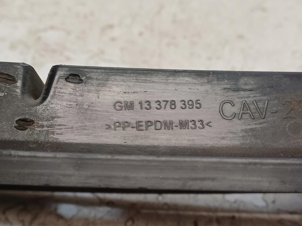 Opel meriva b 10- решётка средняя бампера перед 13378395 Киев