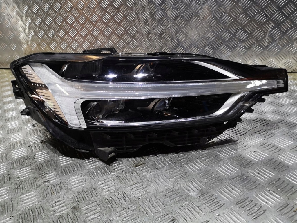 Купить Фара правая  перед передняя full led volvo xc60