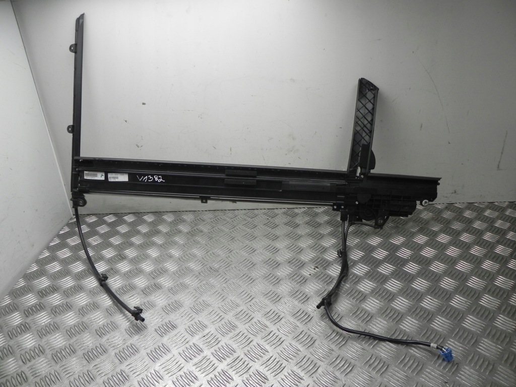 Купить Mercedes шторка солнцезащитная левая 2228105100