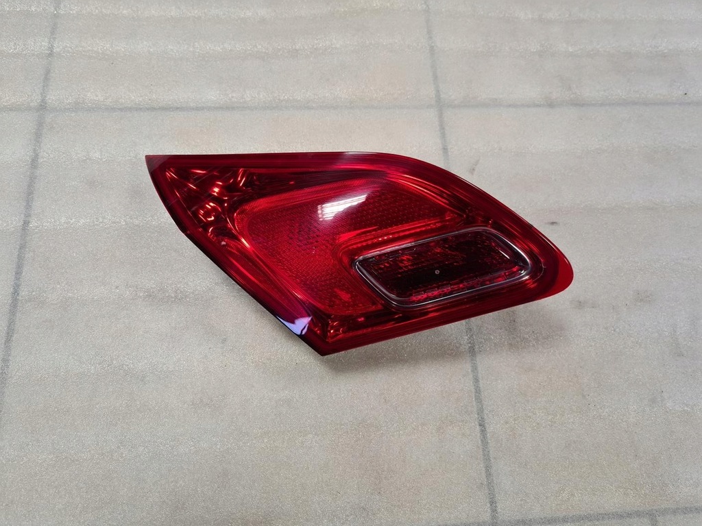 фото №1, Opel astra j 4 hb 5 дверь 2009-2016 rok лампа задняя левая na крышка