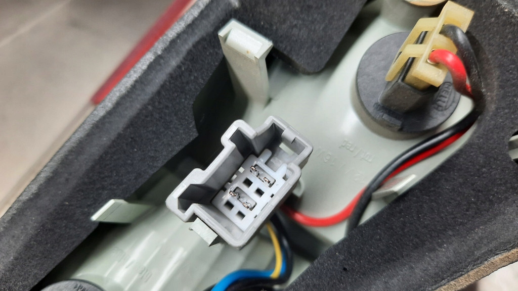 фото №12, Лампа задня задня ліва volvo v70 iii 2.5t 07r fwd