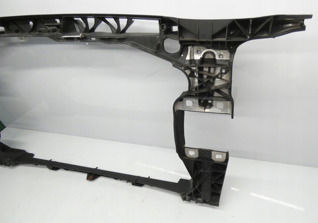 фото №9, Audi a4 b9 8w0805594 2015- усилитель pas передний обшивка