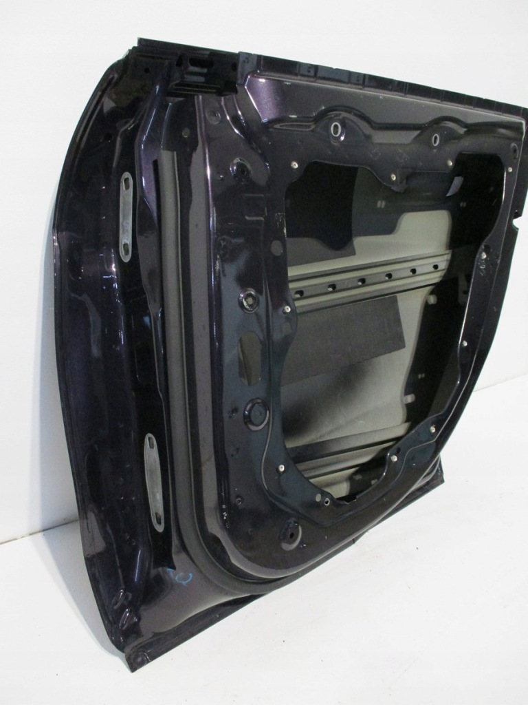 Дверей праве  задні mercedes 117 Зі Шроту
