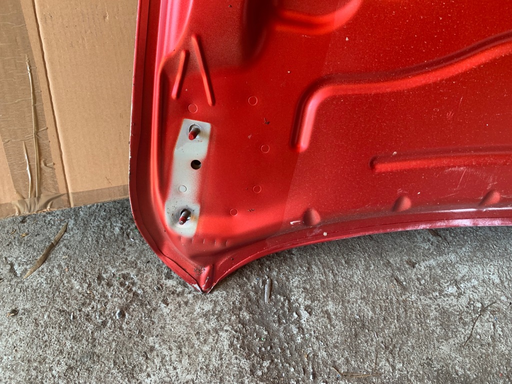 Капот maserati levante trofeo пошкоджена Ціна