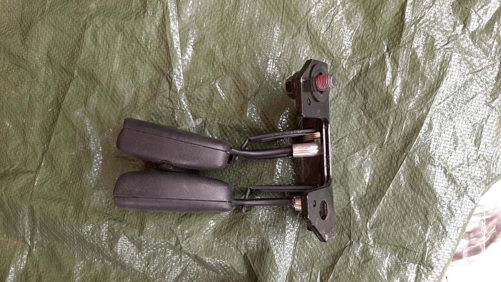 фото №4, Mitsubishi carisma кліпса поперечина безпеки задня