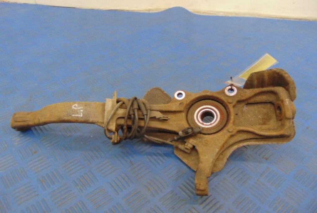 фото №1, Alfa romeo 147 1.6b поворотный кулак левый перед